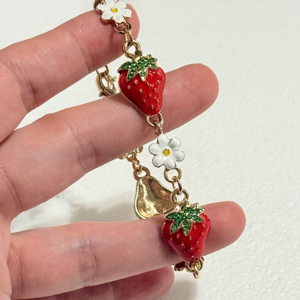 ⚜️ Strawberry Bracelet with Gold and White Details 🍓🌼 - Picture 5 of 8